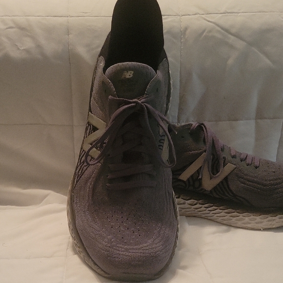 New Balance Gray/Black Fresh Foam 1080 Sneakers - Picture 3 of 9